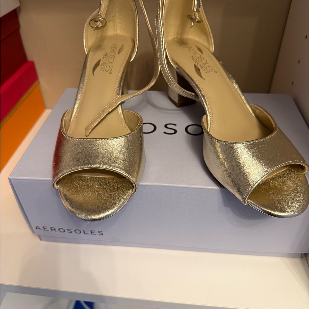 AEROSOLES Women's Metallic Gold Heels